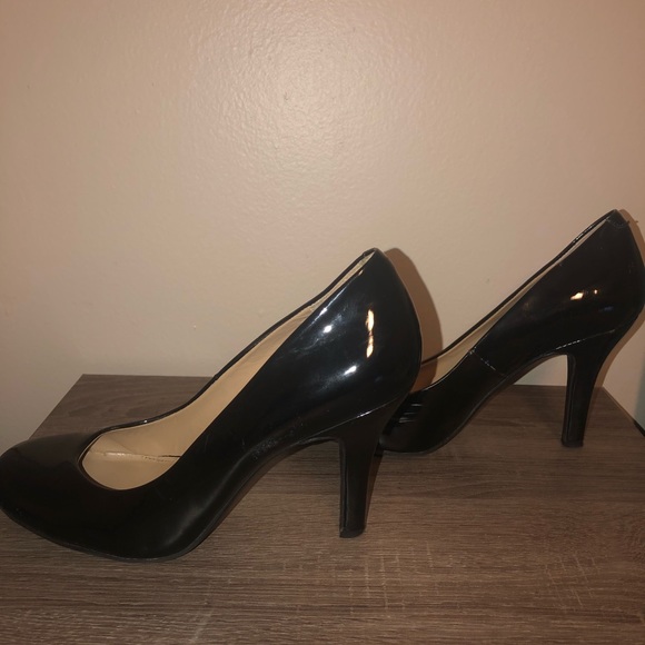 Kelly & Katie Black Heels - Picture 3 of 6